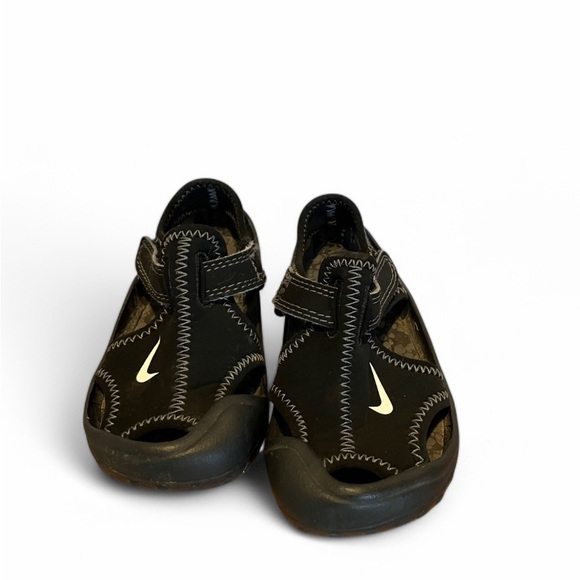 Nike Kids Black Sandals - Picture 1 of 7